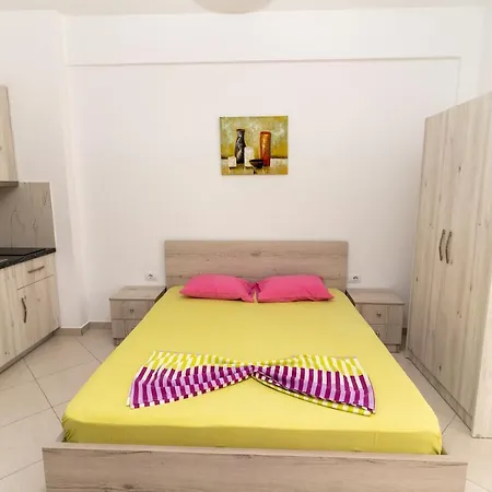 Daire Sheme's Saranda